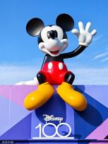 迪士尼100周年 巨型米奇亮相上海万象天地