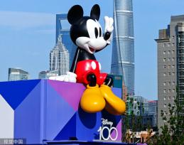 迪士尼100周年 巨型米奇亮相上海万象天地