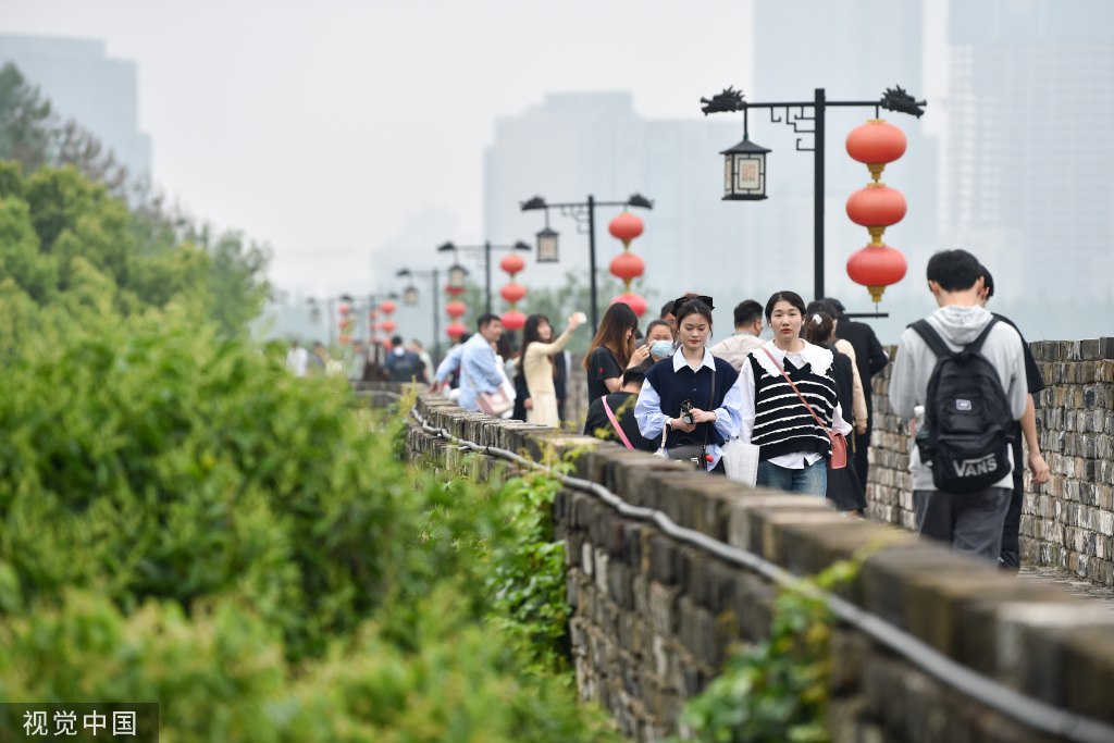 
广州肿瘤医院黄牛代挂号电话票贩子号贩子网上预约挂号,住院检查加快,南京：立夏节气 游客登明城墙赏景