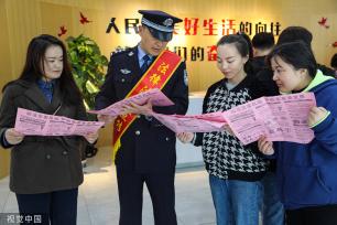 新疆阿勒泰：民警入社区宣传防灾减灾知识