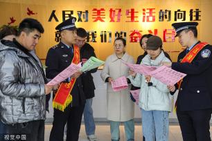 新疆阿勒泰：民警入社区宣传防灾减灾知识