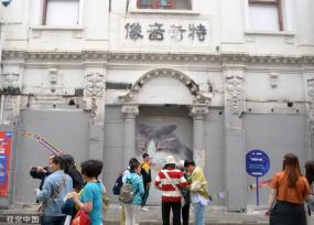 上海“猫街”人气倍增 中外游客络绎不绝