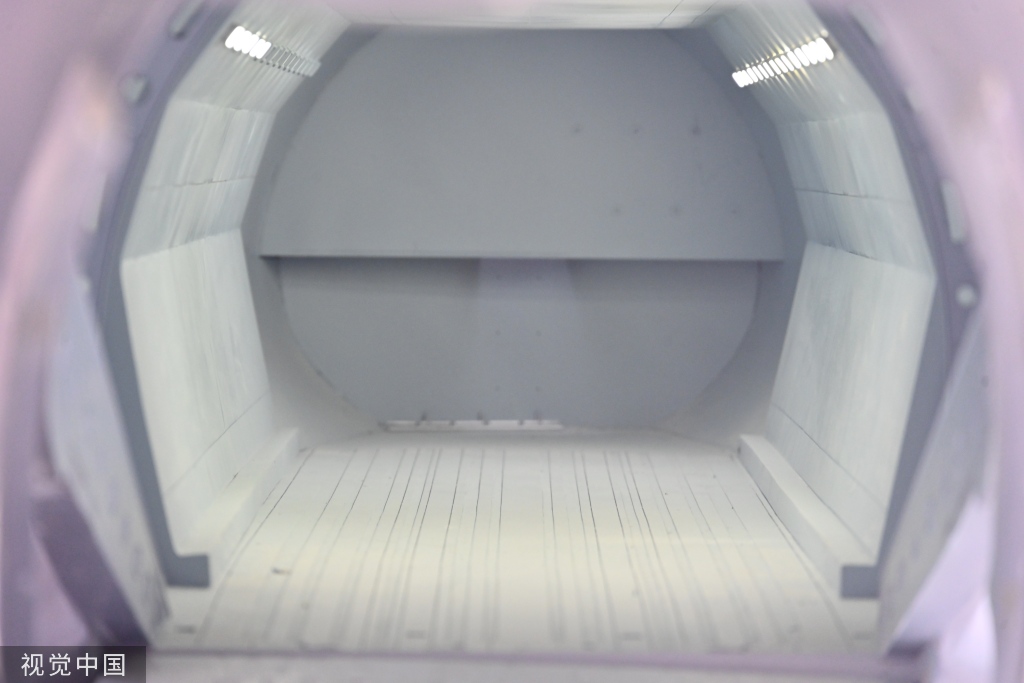 上海：运-20模型亮相中国品牌日活动