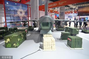 上海：运-20模型亮相中国品牌日活动
