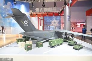 上海：运-20模型亮相中国品牌日活动