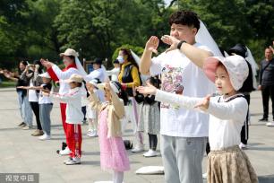 江苏连云港开展母亲节活动 激发孩子感恩之心