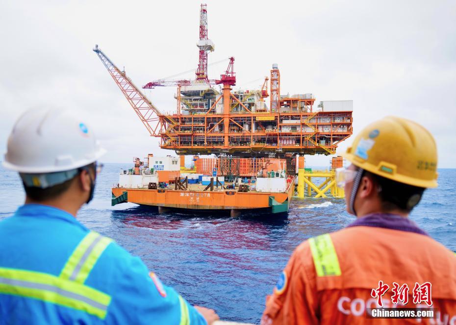 中国最大的动力定位浮托平台完成对接