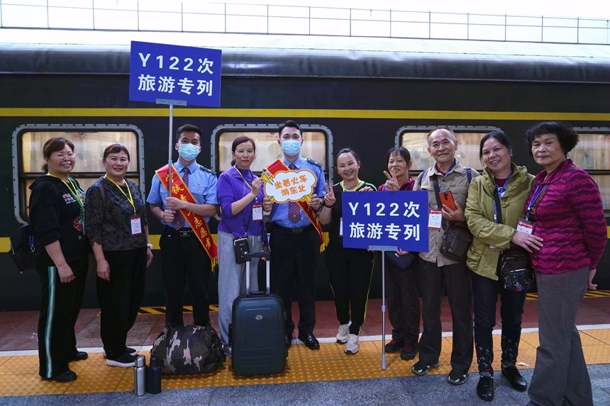 广西开行首趟“闯关东·看草原”主题旅游专列