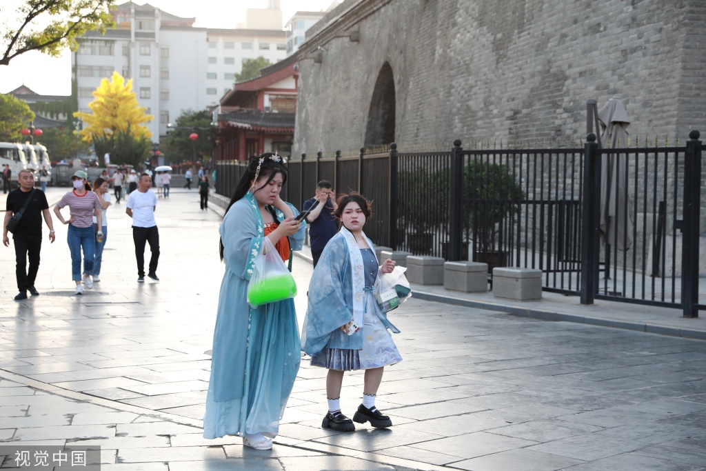 中国—中亚峰会将在西安举行 街头装扮一新