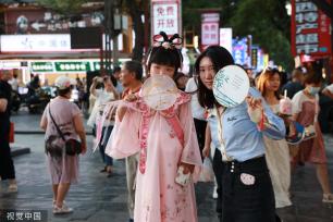 中国—中亚峰会将在西安举行 街头装扮一新