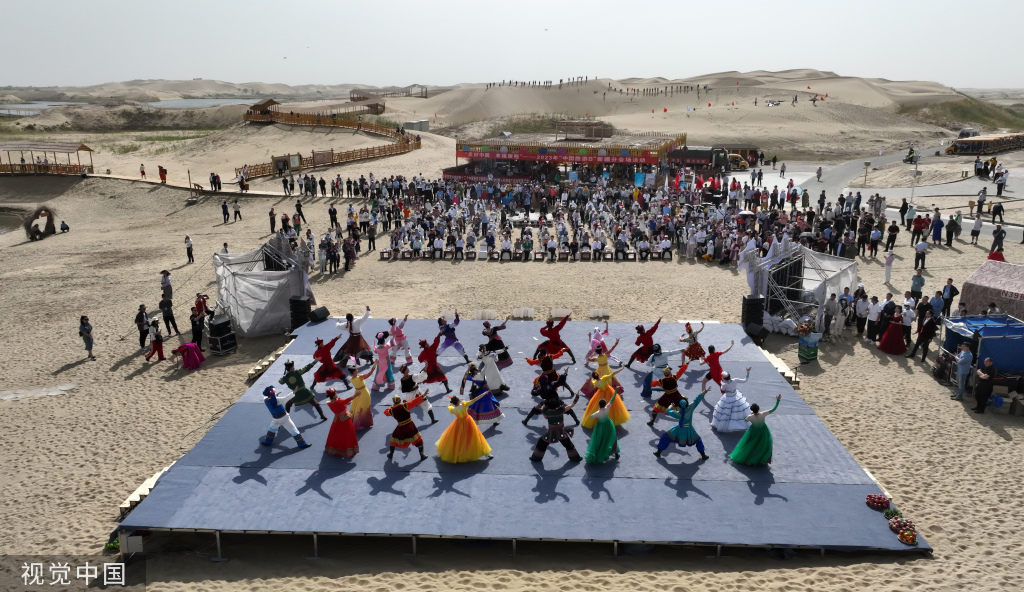 新疆巴州：罗布人村寨迎入夏首个旅游高峰