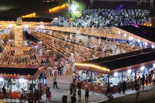 江苏扬州：烟火夜市灯光璀璨