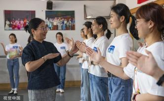 浙江金华：杭州亚运会志愿者训练礼仪