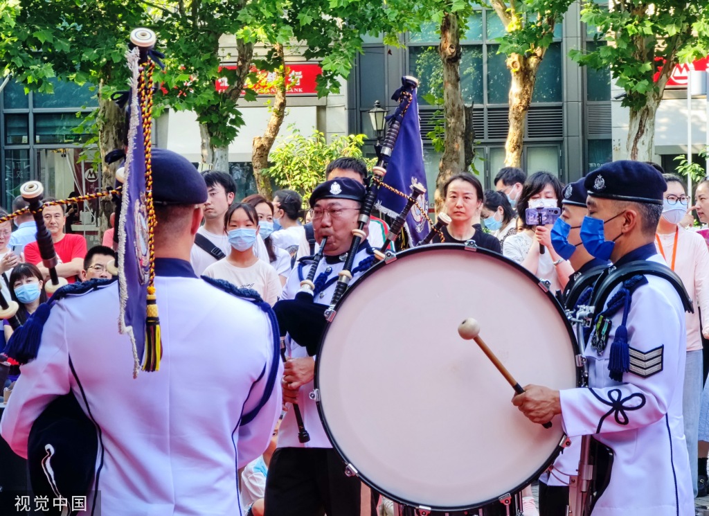 香港警察乐队武汉街头吹奏爱国爱港名曲