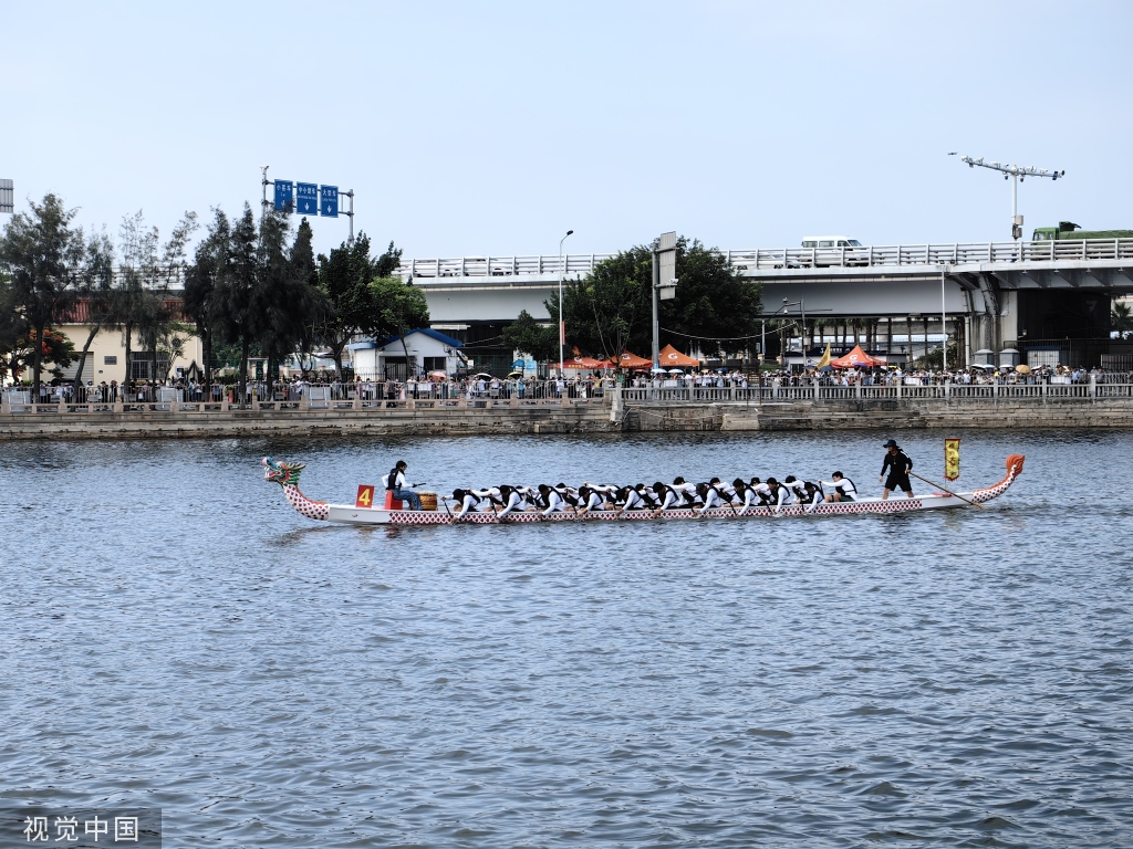 海峡两岸（龙舟）文化节在厦门举行