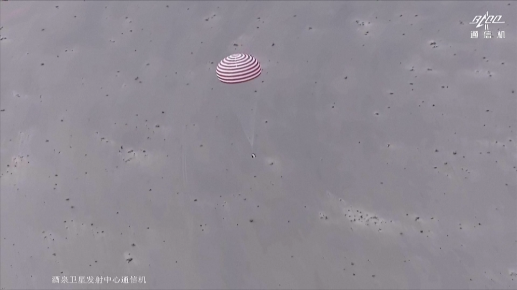 神舟十五号航天员乘组返回地球