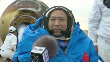 神舟十五号航天员乘组返回地球