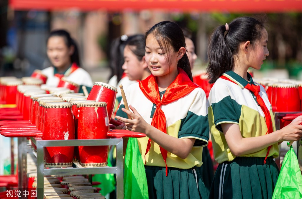 南通学生跳非遗海安花鼓 迎文化和自然遗产日