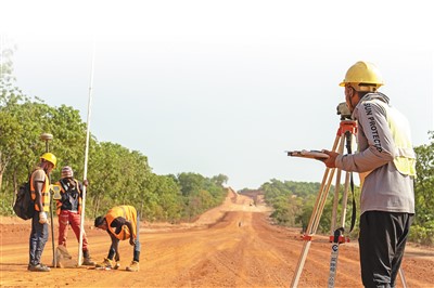 
中山大学中山眼科中心黄牛代挂号电话票贩子号贩子网上预约挂号,住院检查加快,中国测量员与非洲小伙的师徒情谊（海外纪闻）