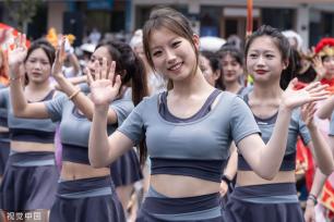 杭州：花样迎亚运 武林大巡游启幕