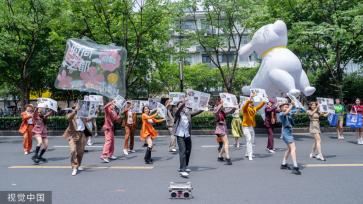 杭州：花样迎亚运 武林大巡游启幕