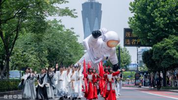 杭州：花样迎亚运 武林大巡游启幕
