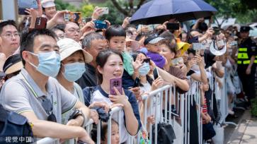 杭州：花样迎亚运 武林大巡游启幕