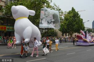 杭州：花样迎亚运 武林大巡游启幕