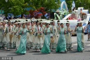杭州：花样迎亚运 武林大巡游启幕