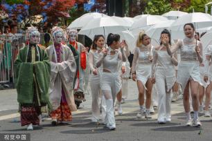 杭州：花样迎亚运 武林大巡游启幕