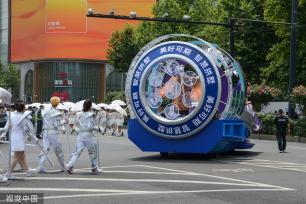 杭州：花样迎亚运 武林大巡游启幕