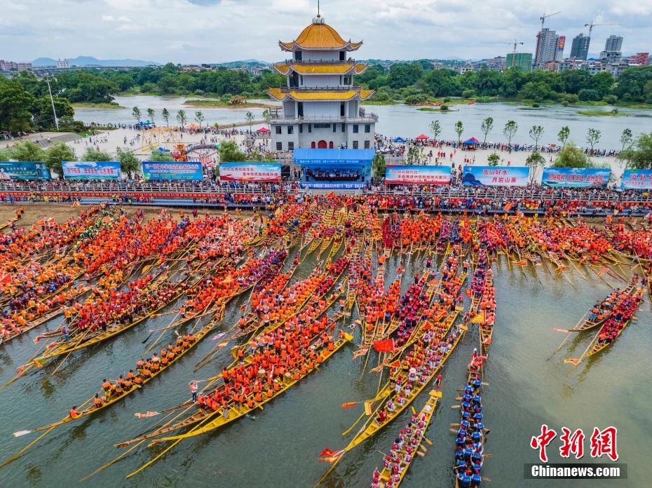 湖南道县国家非遗龙船开赛 172艘龙船展开竞渡