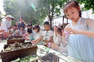 陕西西安萌宝体验端午传统文化