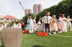 陕西西安萌宝体验端午传统文化