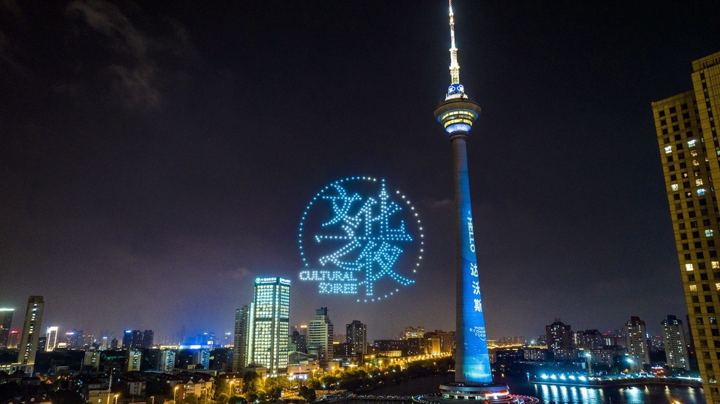 夏季达沃斯论坛在即 天津上演精彩灯光秀