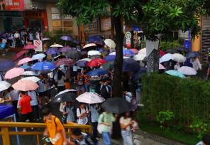 2023广西南宁中考在雨中结束