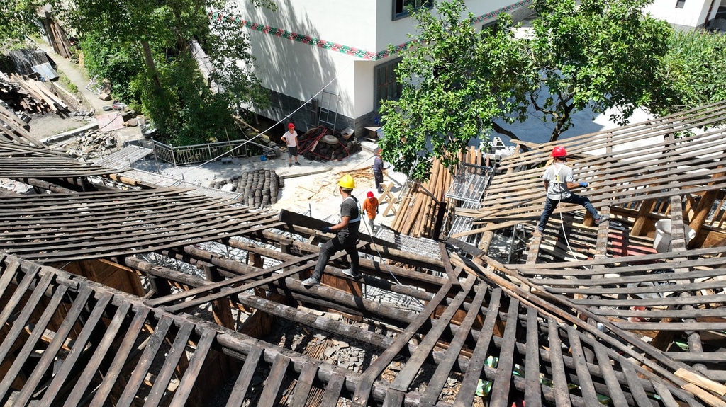 重庆酉阳：修缮老屋 留住乡愁
