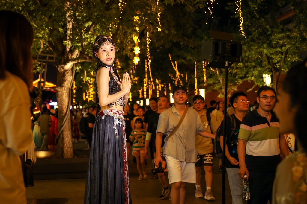 
江苏省中医院黄煌的号黄牛代挂号电话票贩子号贩子网上预约挂号,住院检查加快,西安暑期旅游火爆 大唐不夜城夏夜依然人山人海