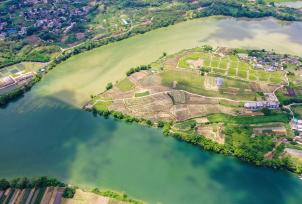 广西南宁邕江源现“鸳鸯江”景观