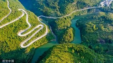 重庆酉阳：盘山公路连农家 勾勒乡村“新图景”