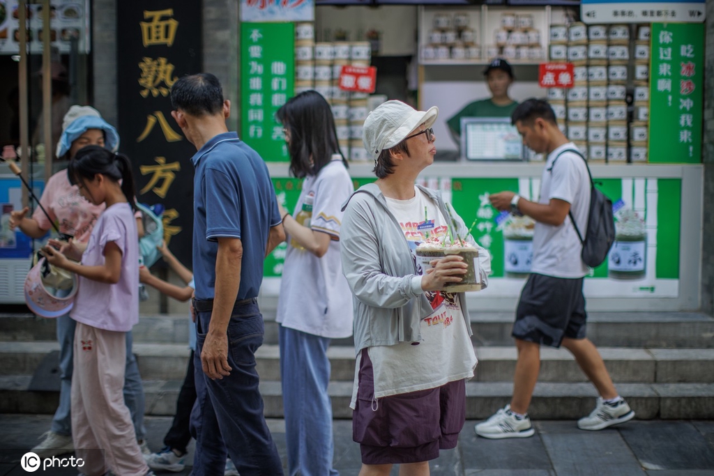 暑期游逐渐进入高峰阶段 北京迎来大批学生游客