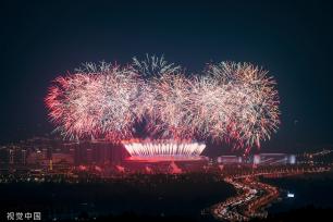 成都大运会场馆进行烟花预演