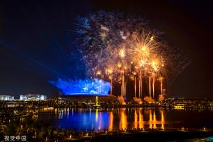 成都大运会场馆进行烟花预演