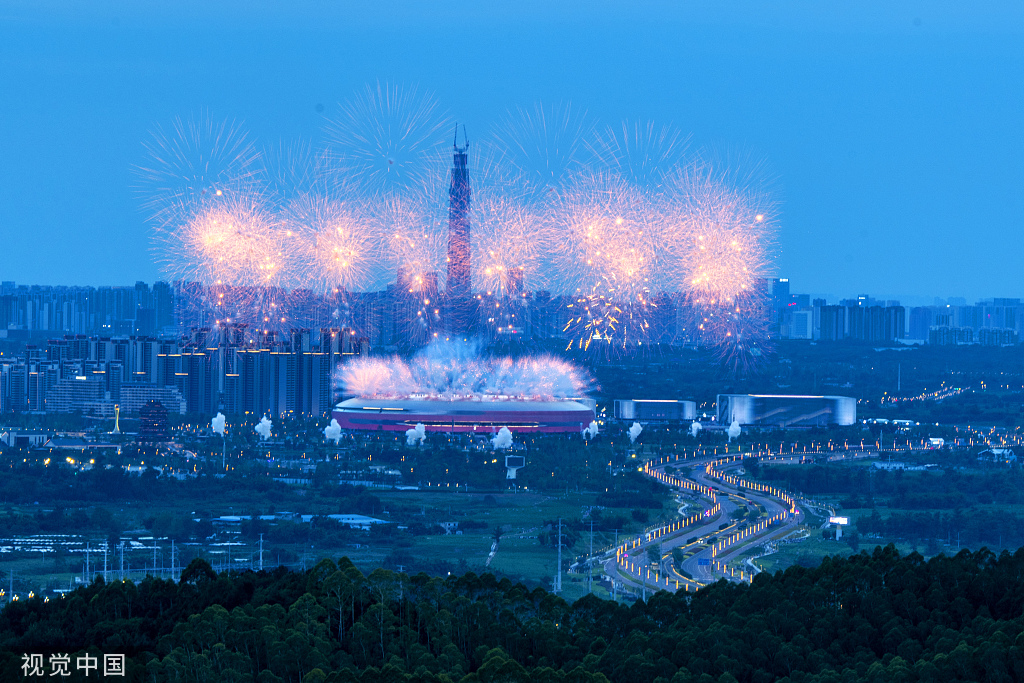 成都大运会开幕 烟花绽放夜空