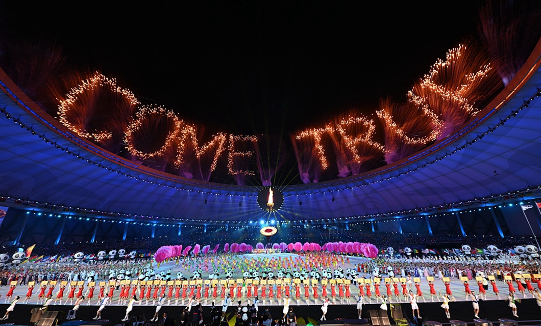 成都大运会开幕 烟花绽放夜空