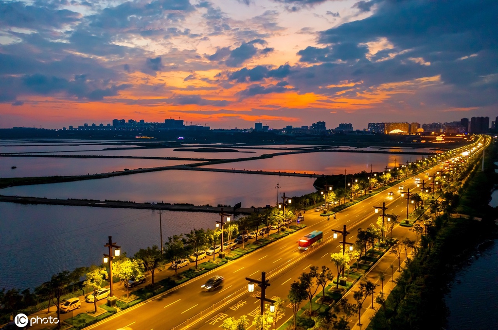 山西运城：盐湖夜景 璀璨迷人