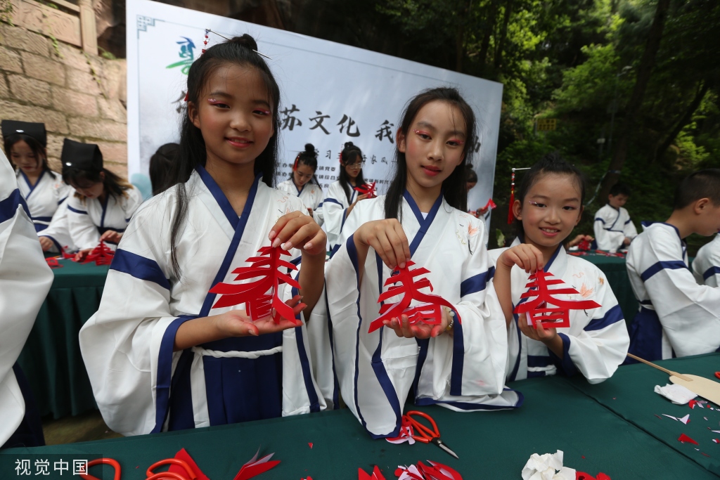 四川眉山儿童穿汉服体验三苏文化