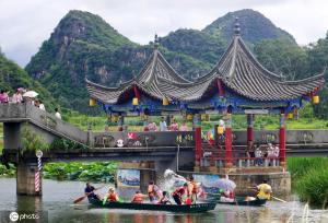 云南文山：暑期乡村游 体验乐趣多