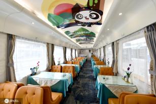 “熊猫专列”首次载客玩转大美新疆