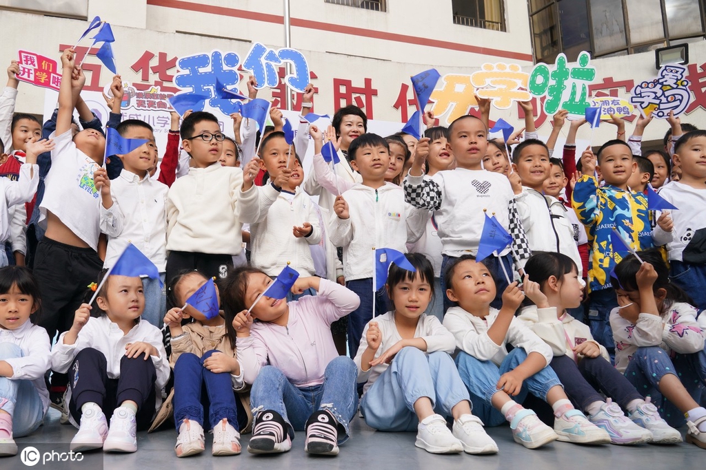 昆明小学迎来一年级新生